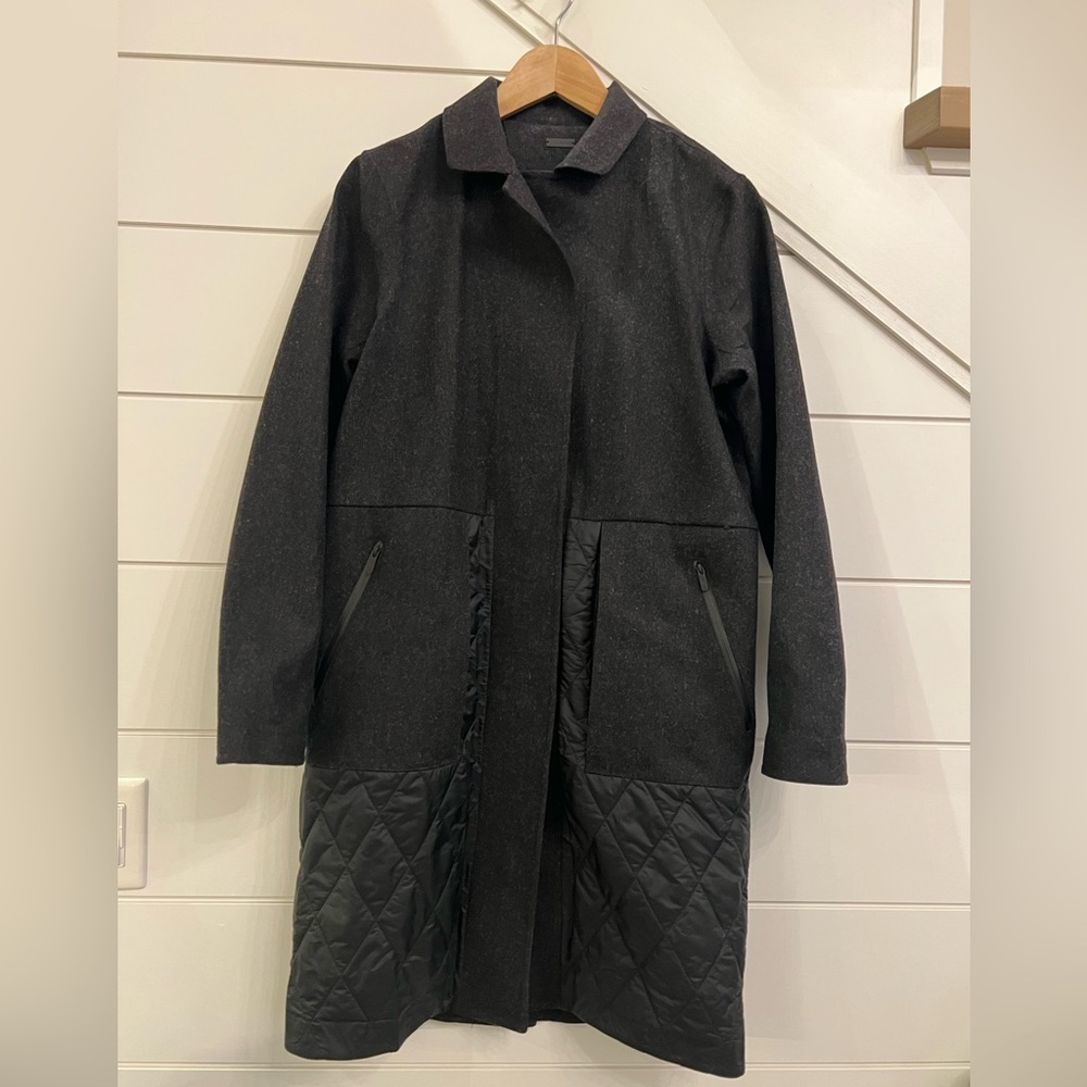 Lululemon Ladies Wool/Quilted Trench Coat in Dark Heather Grey/Black